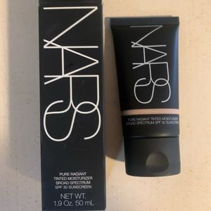NIB Nars Pure Radiant Tinted Moisterizer